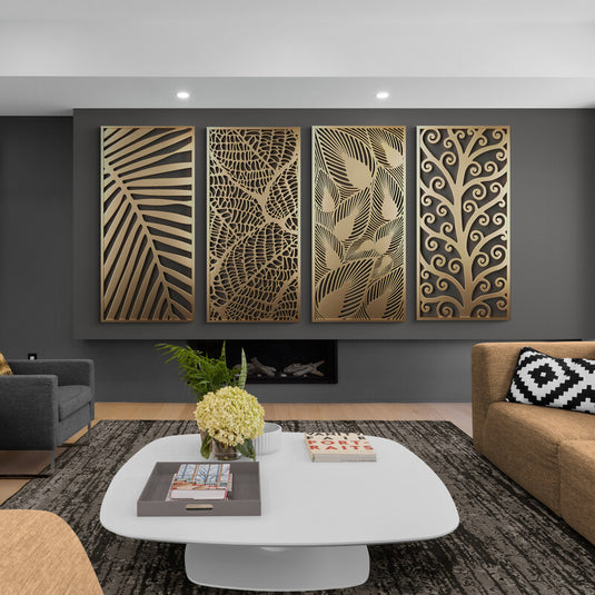 Conjunto de cuadros con fondo negro: diseño de hojas en detalle dorado resaltando elegancia y contraste