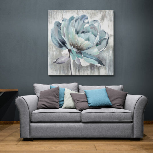 Cuadro decorativo con fondo gris: flor azul en proceso de apertura con pétalos desplegados