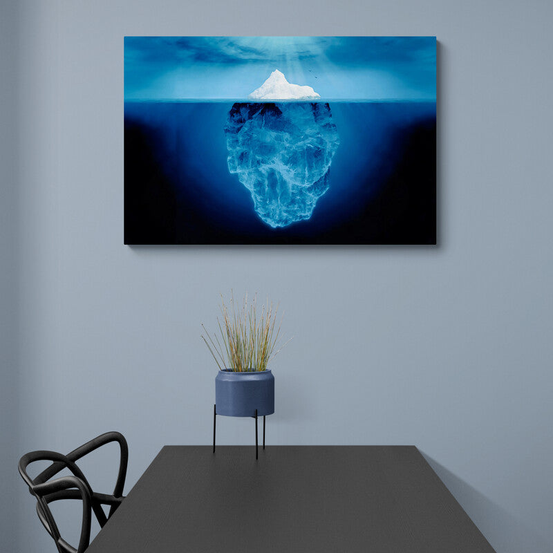 Imagen de un iceberg con su gran masa bajo el agua visible