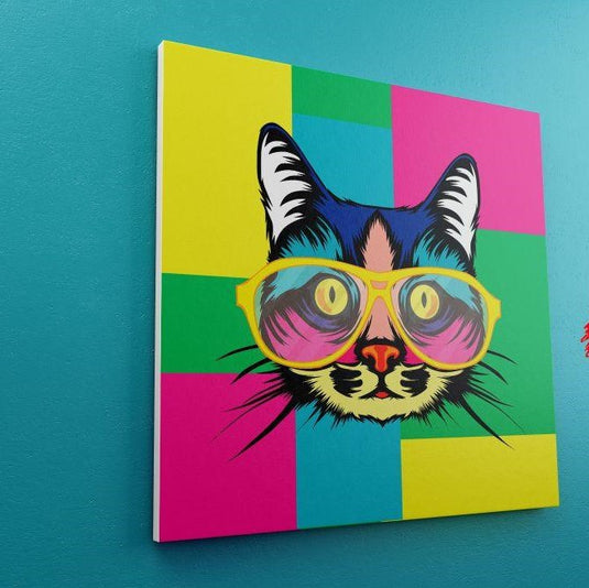 Arte pop de gato con gafas en colores brillantes.