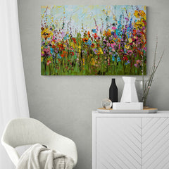 Pintura al óleo colorida de un campo de flores silvestres con textura de espátula sobre lienzo