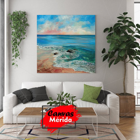 Pintura de una playa tranquila con olas suaves y cielo pintoresco