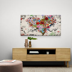 Collage artístico colorido en forma de corazón con flores y símbolos abstractos