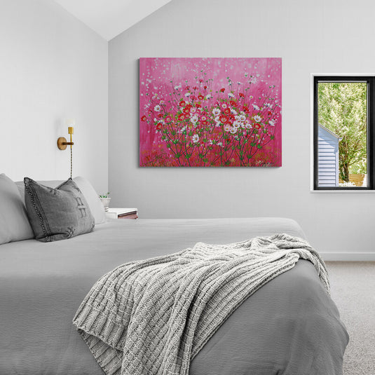 Pintura vibrante de campo de flores silvestres en tonos de rosa y rojo