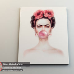 Retrato estilizado de figura femenina con flores en la cabeza y globo de chicle rosa, en arte moderno y expresivo