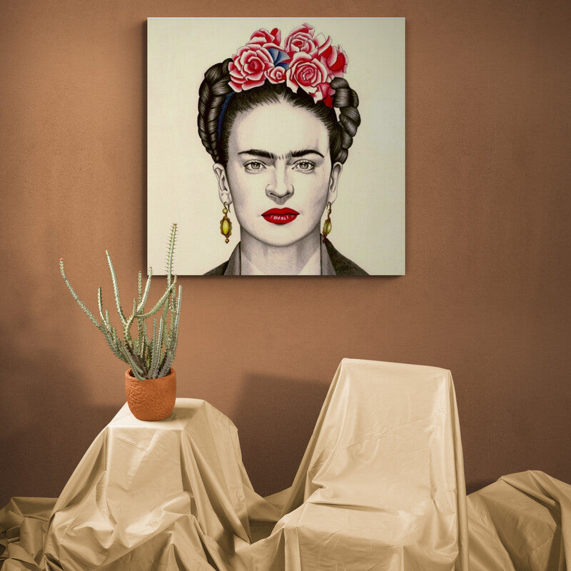 Retrato detallado de mujer con corona de rosas y pendientes amarillos