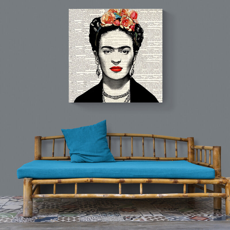 Retrato de estilo Frida Kahlo con fondo de texto y corona de flores coloridas
