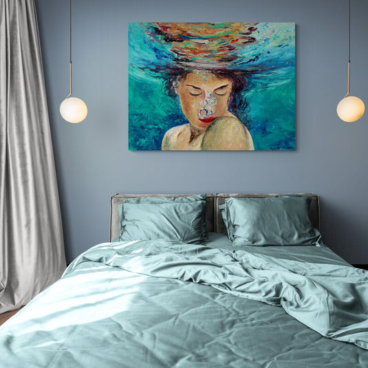 Cuadro From the Feminine Depth, arte de mujer bajo el agua en tonos turquesa y azul.









