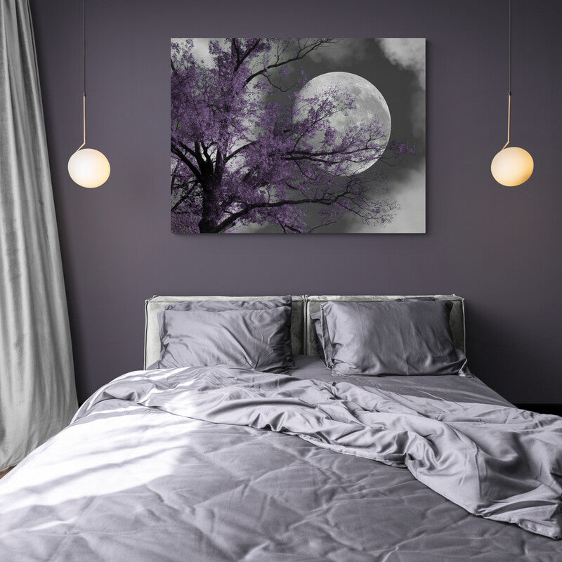 Cuadro decorativo: Luna llena en blanco y negro junto a árbol con hojas moradas.