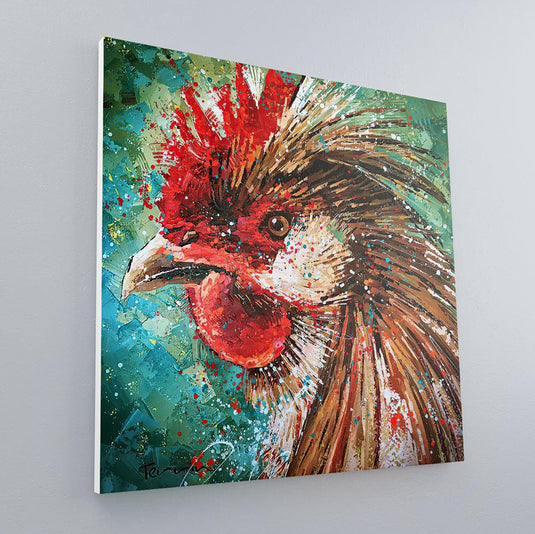 Retrato de gallo en tonos rojos, cafés y beige sobre fondo verde y azul turquesa en cuadro decorativo