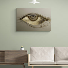 Arte abstracto de un ojo con detalle dorado en un fondo neutro