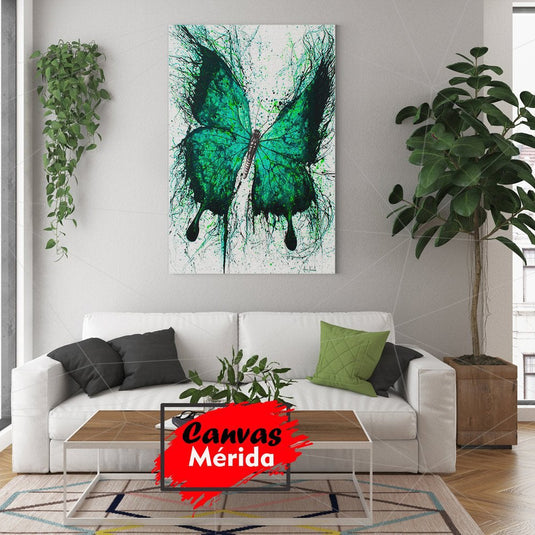 Pintura Artística de Mariposa Verde con Técnica de Salpicadura sobre Fondo Blanco