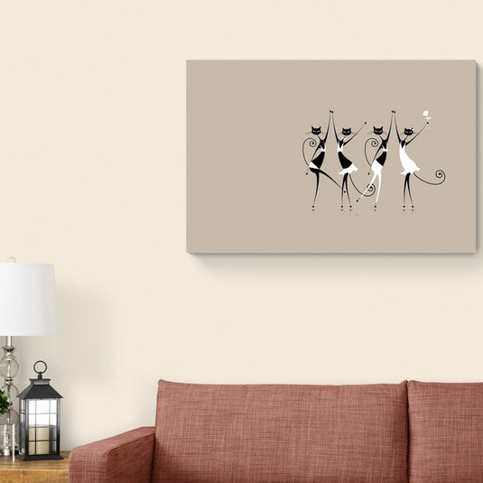 Ilustración Minimalista de Tres Gatos Estilizados en Blanco y Negro sobre Fondo Beige