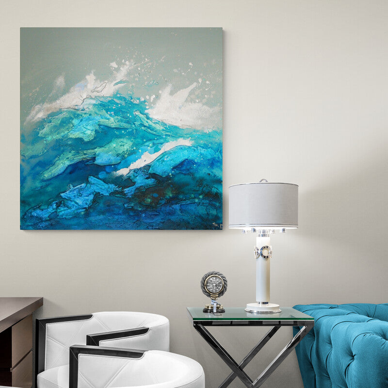 Pintura abstracta que captura la ola del mar en tonos de azul