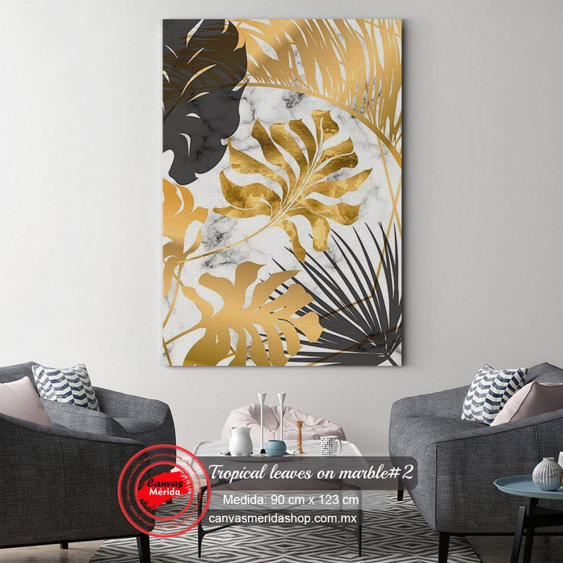 Diseño de arte decorativo con hojas tropicales doradas y siluetas en mármol y negro para interiores modernos y lujosos