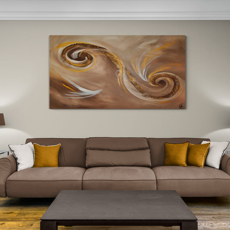 Pintura abstracta con espirales en tonos marrones y detalles dorados.