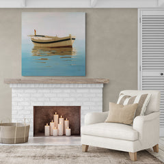 Pintura realista de un bote solitario sobre aguas tranquilas con reflejos suaves