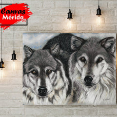 Retrato realista de dos lobos con detalle en pelaje y ojos expresivos