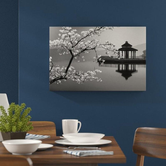 Cuadro Decorativo Blanco y Negro: Ramas de Árbol, Lago y Muelle con Quiosco