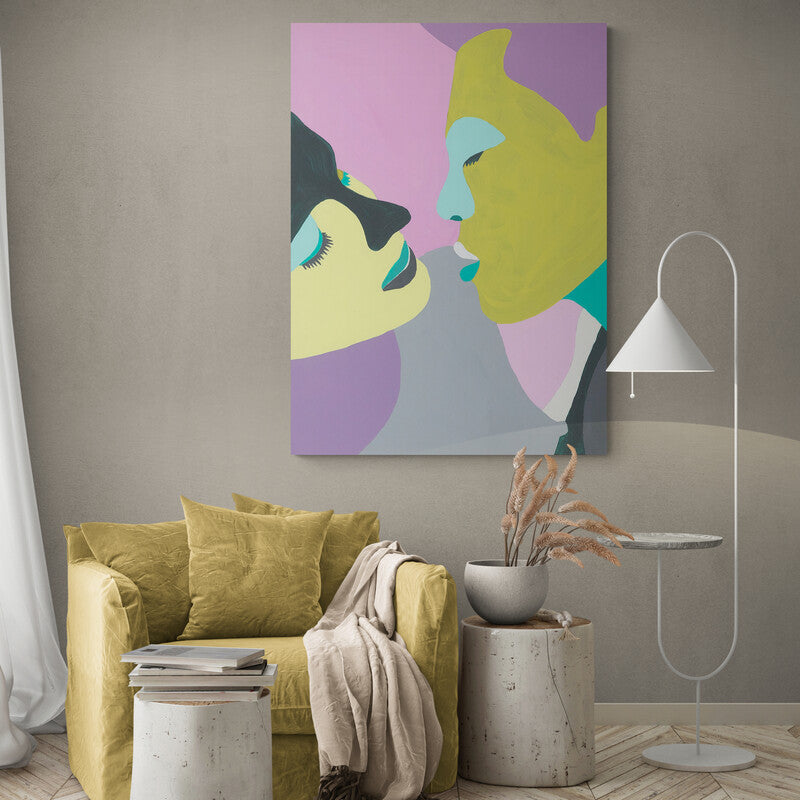 Ilustración abstracta de dos figuras acercándose para un beso en colores pastel