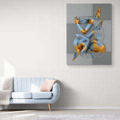 "Obra de arte contemporáneo con figuras entrelazadas en azul y dorado sobre fondo abstracto