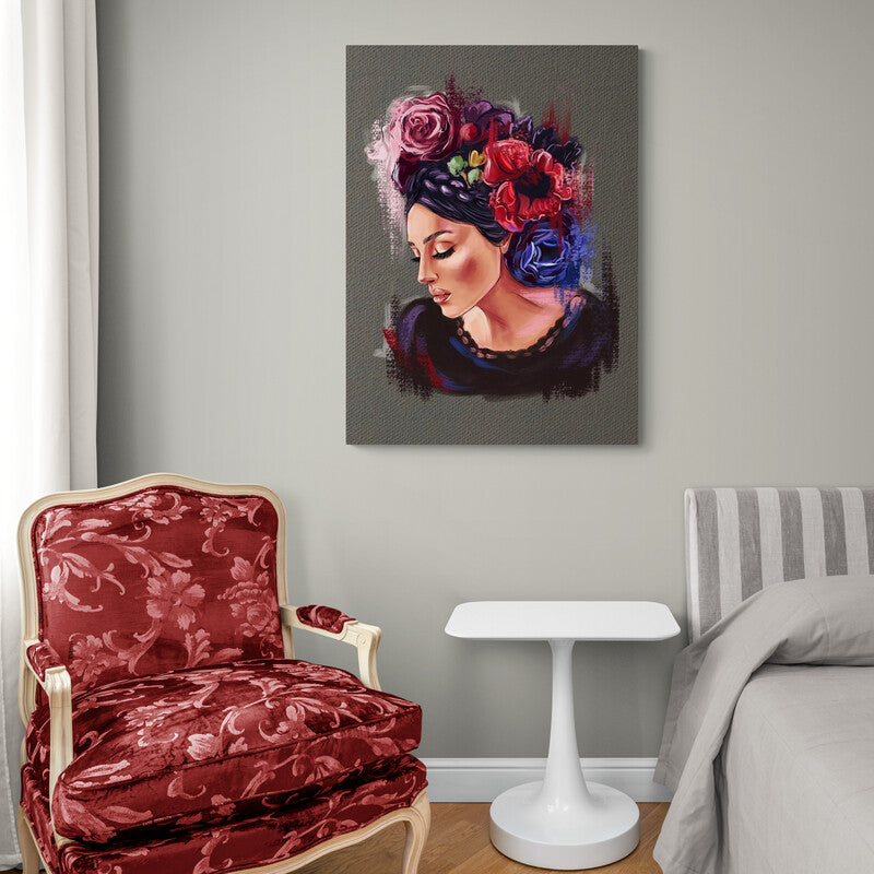 Retrato estilizado de mujer con corona de flores al estilo de Frida Kahlo sobre fondo texturizado