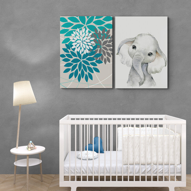 Diseño de habitación infantil con cuadros de motivos florales en tonos turquesa y retrato de elefante joven
