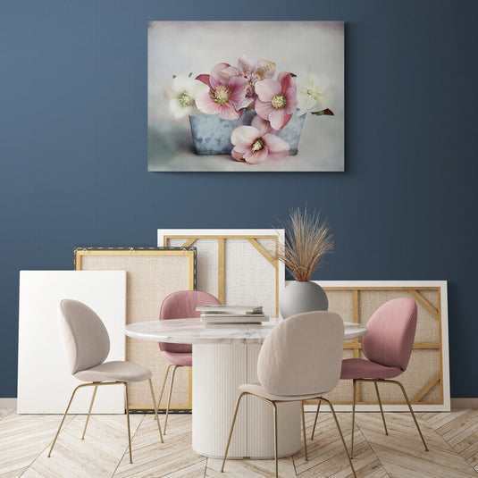 Bodegón de Helleborus en tonos pastel