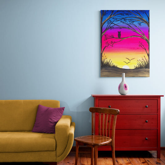 Cuadro_decorativo_Crepúsculo_Fucsia_Amarillo_y_Azul_con_Búho_en_Arbol_y_Pájaros_Volando