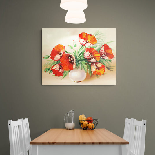 Pintura de amapolas rojas y anaranjadas en florero blanco