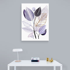 Acuarela decorativa de hojas y flores en tonos de púrpura y gris con texturas y patrones estilizados