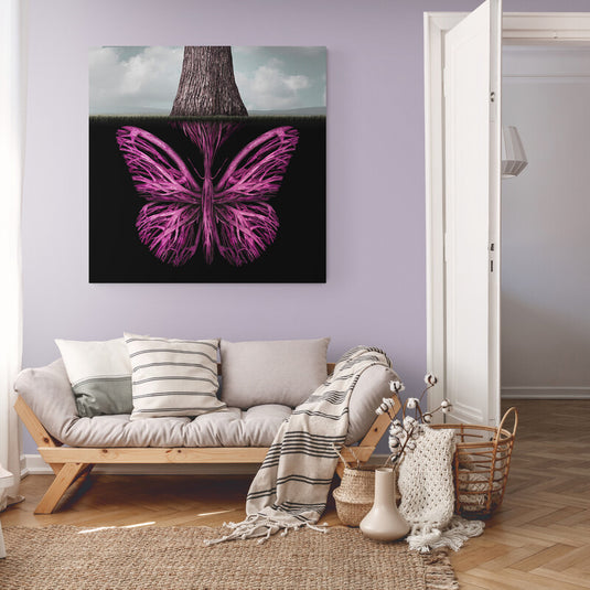 Cuadro decorativo de tronco con raíces en forma de mariposa fucsia sobre fondo negro