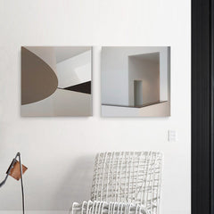 Set de cuadros minimalistas con geometrías arquitectónicas y contrastes de luz