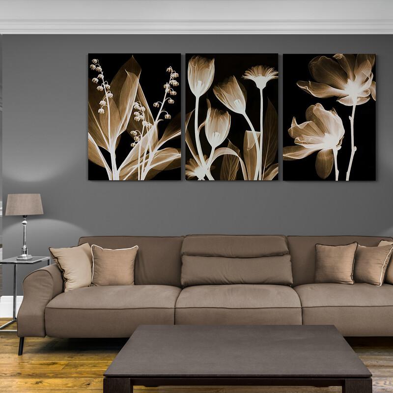 Set de cuadros con fondo negro y flores doradas decorativas