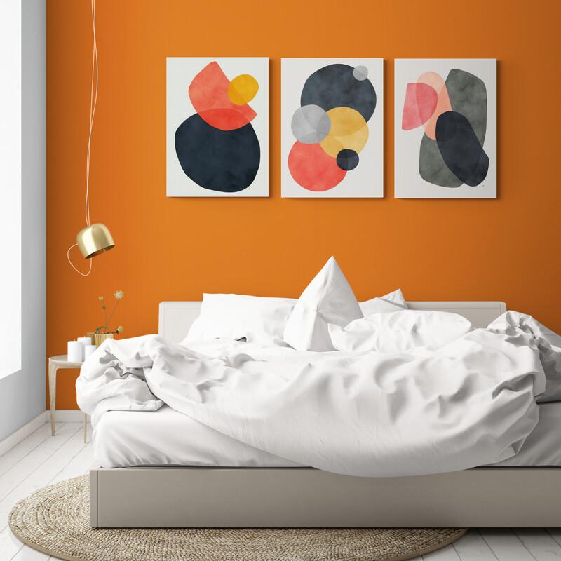 Set minimalista de cuadros decorativos: círculos y figuras geométricas en tonos naranja, amarillo, negro, gris, salmón y rojo sobre fondo blanco.