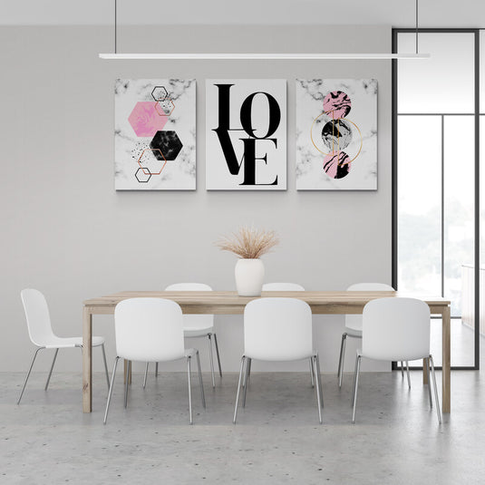 "Set de cuadros decorativos con fondo blanco: pentágonos en rosa, negro y diseño marmoleado; palabra 'LOVE'; círculos en rosa marmoleado y negro con gris.