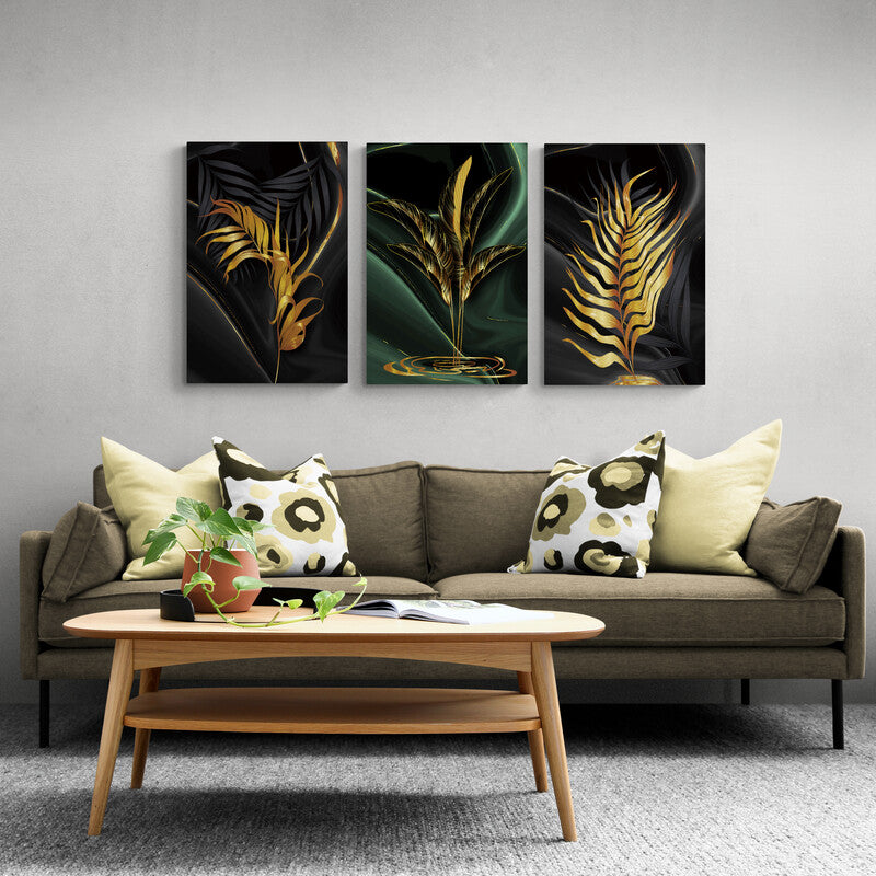 Tríptico de arte botánico con plantas doradas sobre fondo oscuro.