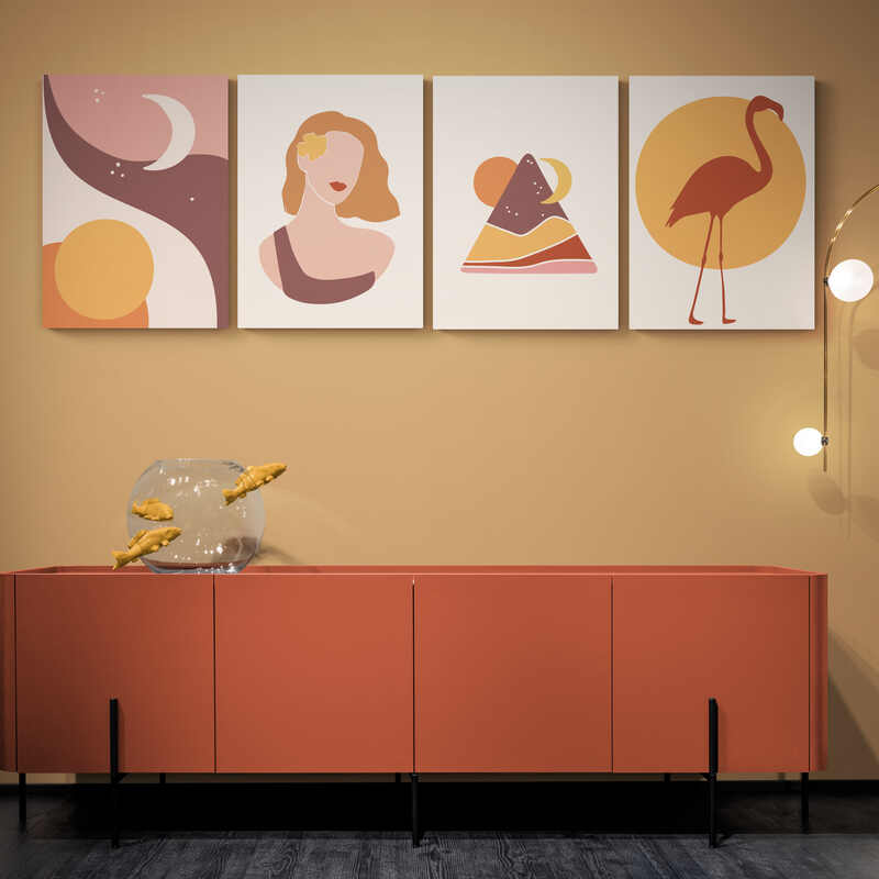 Cuatro paneles decorativos minimalistas con luna, mujer estilizada, montañas abstractas y flamenco en tonos paste
