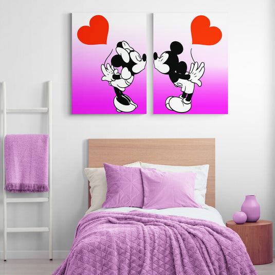 Cuadros de Mickey y Minnie Mouse con globos de corazón, fondo púrpura y rosa pastel.