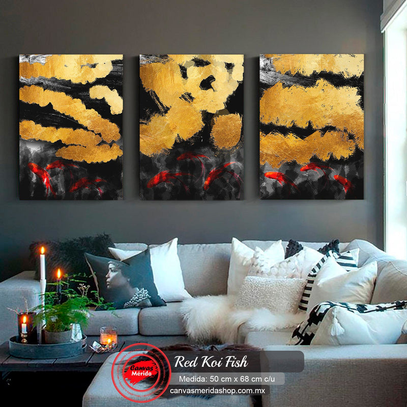 Tríptico abstracto con peces koi rojos en un estanque de texturas doradas y negras