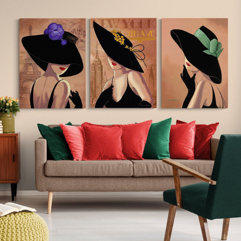 Set de cuadros con fondo café, mujer elegante con guantes y sombreros decorados, Torre Eiffel y labios rojos destacados