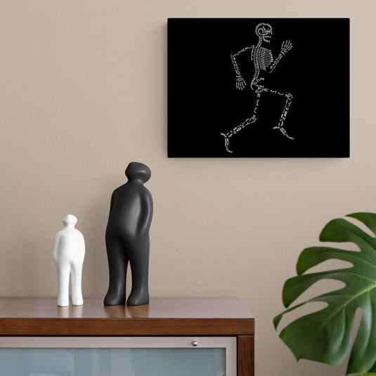 Cuadro minimalista con esqueleto corriendo formado por palabras
