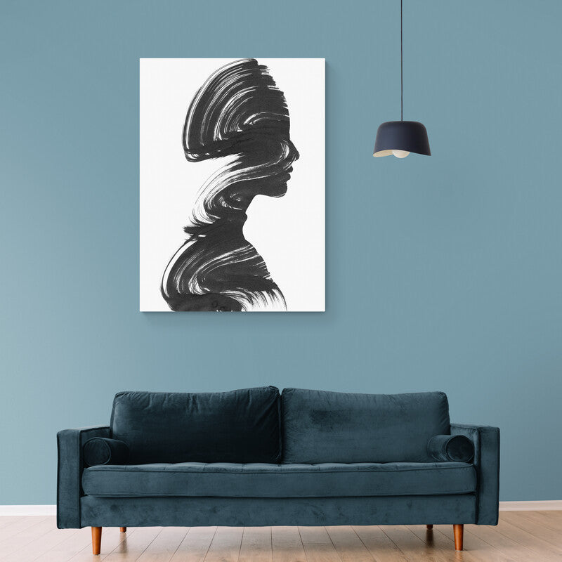 Perfil estilizado de mujer en silueta de tinta negra con efecto de movimiento y fluidez en arte minimalista