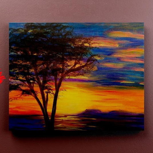 Atardecer con sol ocultándose y árbol alto - Cuadro decorativo de colores vibrantes y belleza natural