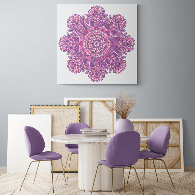 Mandala Decorativo Detallado en Tonos de Rosa y Púrpura