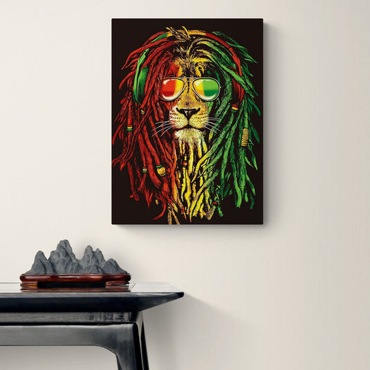 León con rastas y gafas de sol en colores reggae