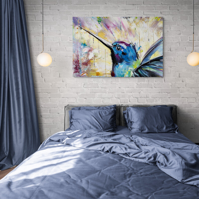 Cuadro decorativo con paleta de colores vibrantes y colibrí azul en entorno natural
