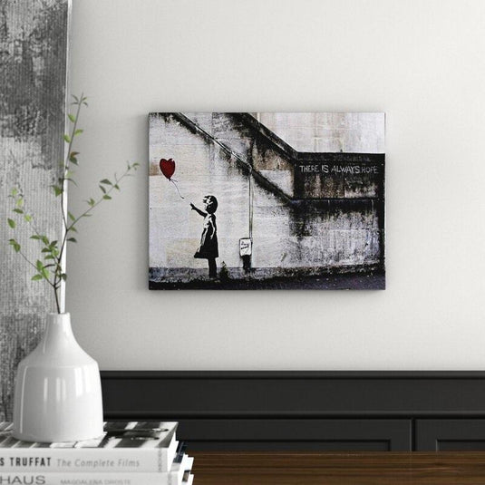 cuadro estilo Banksy con niña y globo rojo – arte urbano en blanco y negro con mensaje de esperanza “there is always hope”