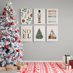 Set de cuadros navideños decorativos con motivos estilizados, incluyendo flora invernal, soldado cascanueces, repetición de 'merry', la palabra 'NOEL', un árbol y regalos, destacando una decoración festiva con diseño gráfico moderno y tipografía audaz.