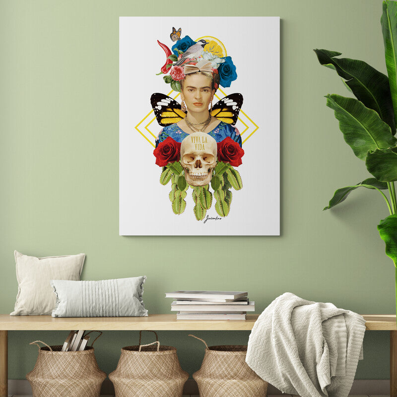 Retrato estilizado de Frida Kahlo con mariposas, flores y calavera simbolizando la vida y la muerte en arte inspirado en México